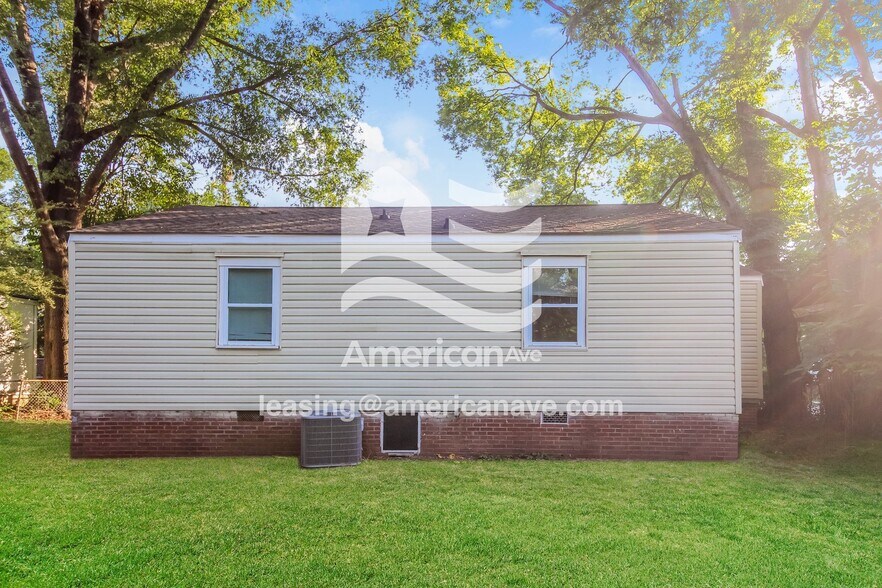 Building Photo - 3314 Albert St