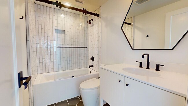 Building Photo - Gorgeous Fully Remodeled 5 Bedroom Home wi...
