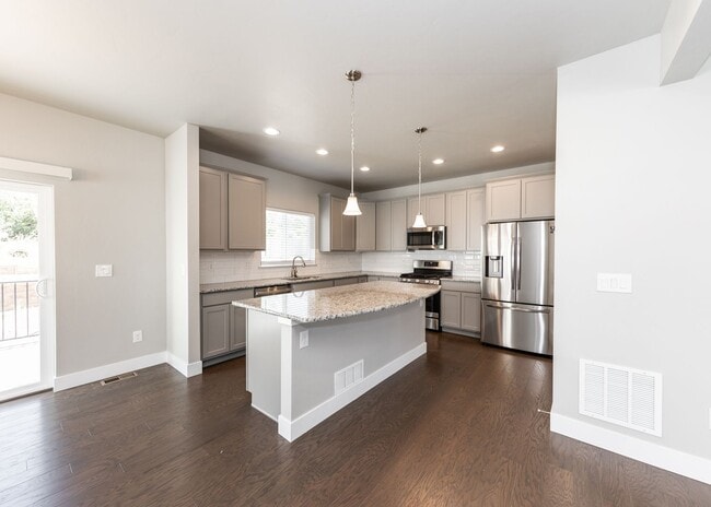 Building Photo - 5389 Sky Top Ln