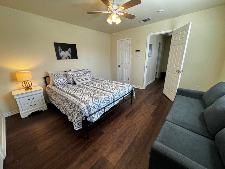 Building Photo - 319 S Olive St