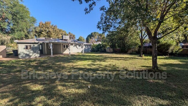 Building Photo - 1435 E Cedar St