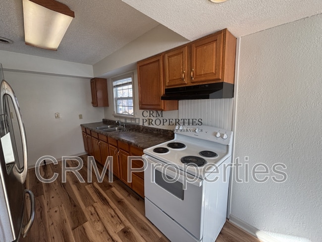 Building Photo - 1008 E Fischer St