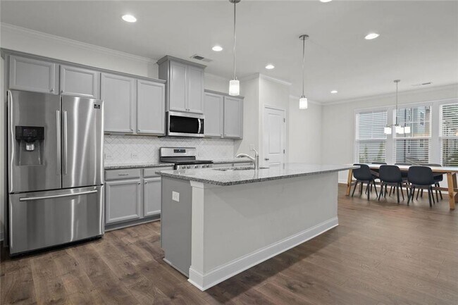 Building Photo - 2779 White Oak Ln