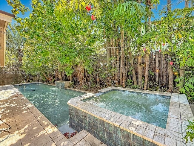 Building Photo - 1419 NE 4th Ct