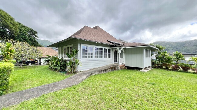 Building Photo - UPDATED 3 BEDROOM HOME IN DESIRABLE MANOA