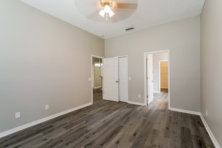 Building Photo - 7409 Sade St