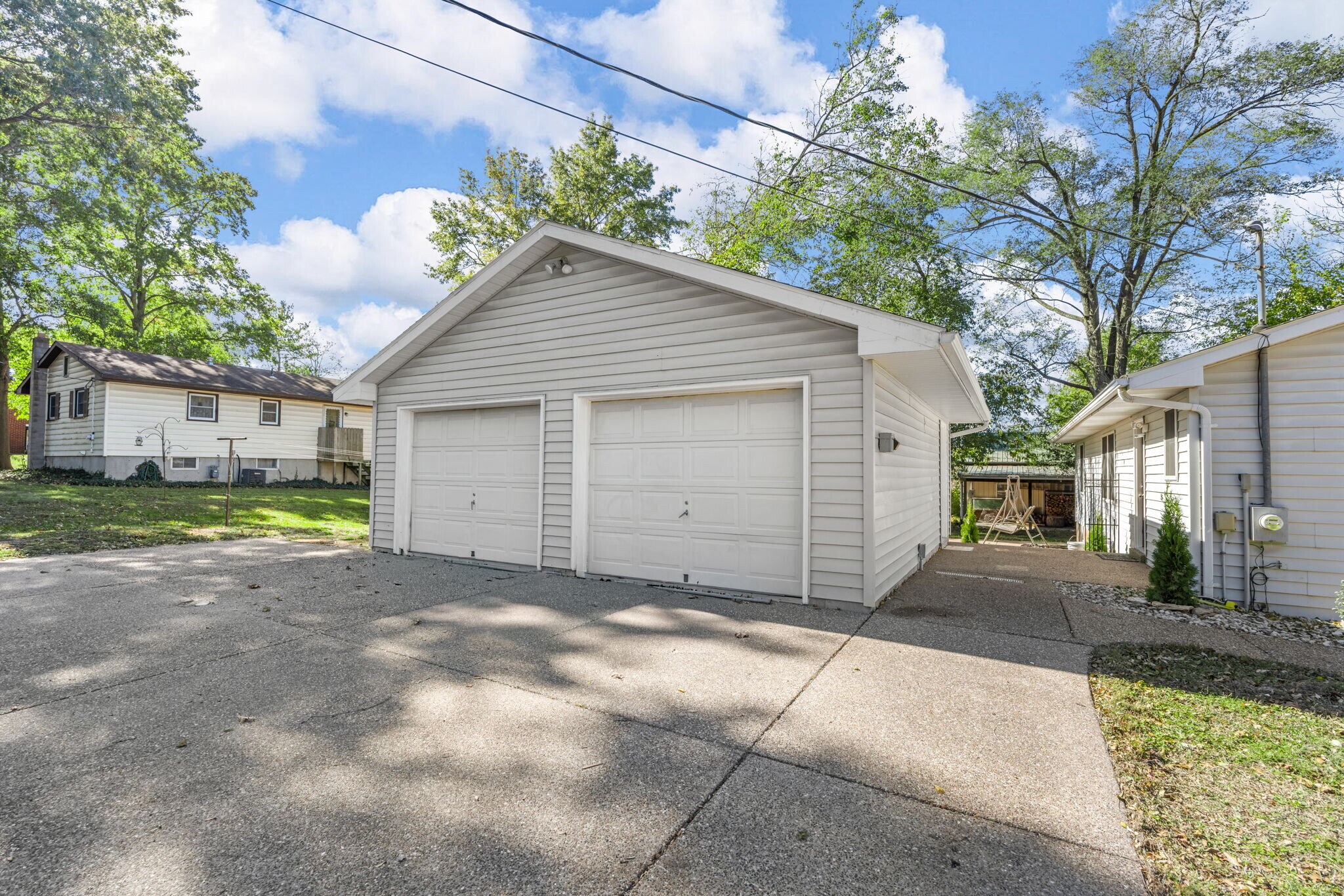 Garage - 115 E Sycamore Rd