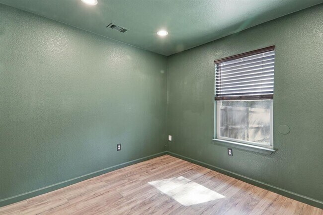 Building Photo - 119 N Kanaio Dr