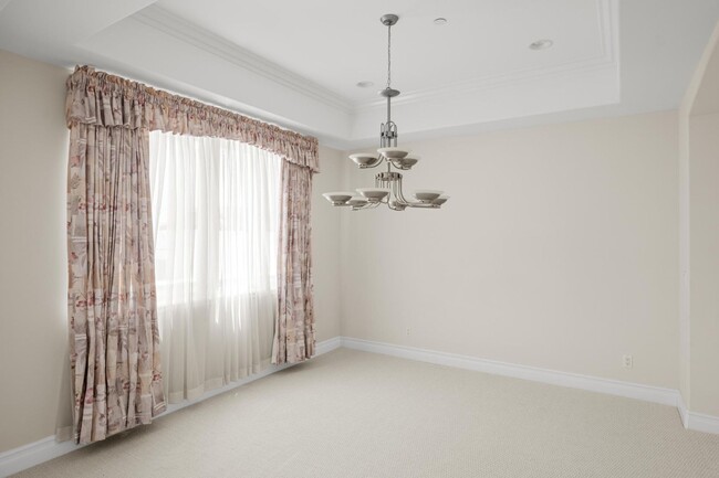 Building Photo - Stunning 4 bed, 4.5 bath home located on a quiet and highly desirable street in Redondo Beach