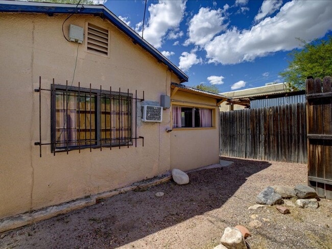 Building Photo - 1 Bedroom 1 Bathroom