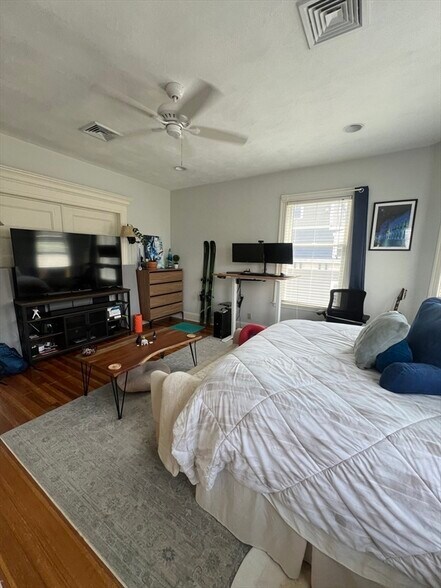Building Photo - 84 G St