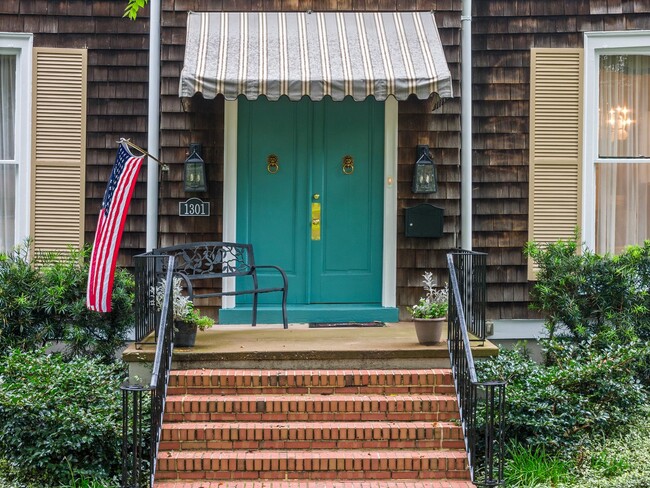 Building Photo - Timeless Ghent Home features charm and ele...