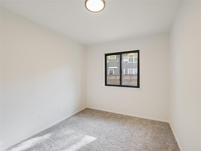 Building Photo - 10055 Woodland Village Dr