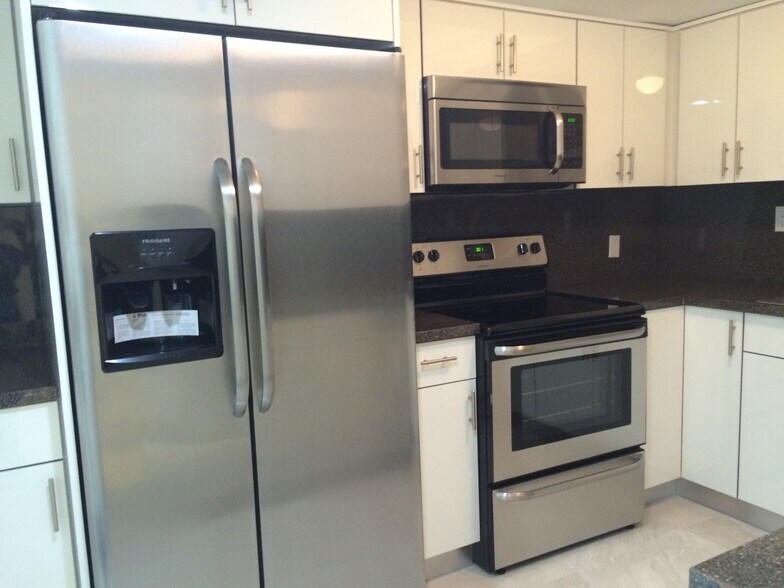 Building Photo - 1201 SW 74th Ct