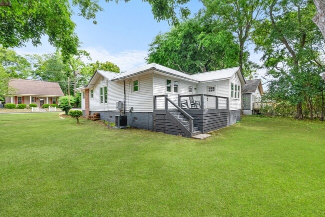 Building Photo - 107 S Mulberry St