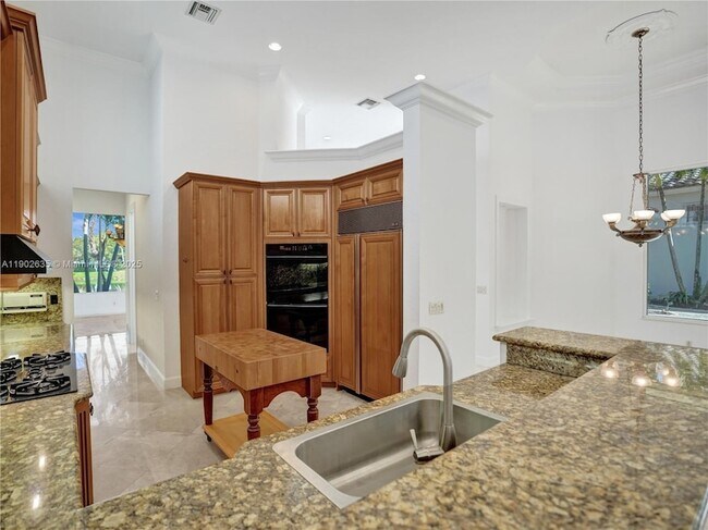 Building Photo - 16291 Bristol Pointe Dr
