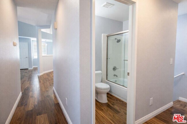 Building Photo - 1055 S Dewcrest Dr