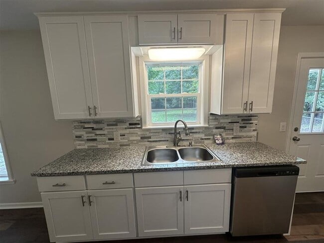 Building Photo - 2533 Chelsea Dr