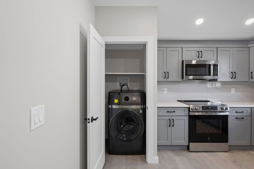 Building Photo - 42 Lamport Ave