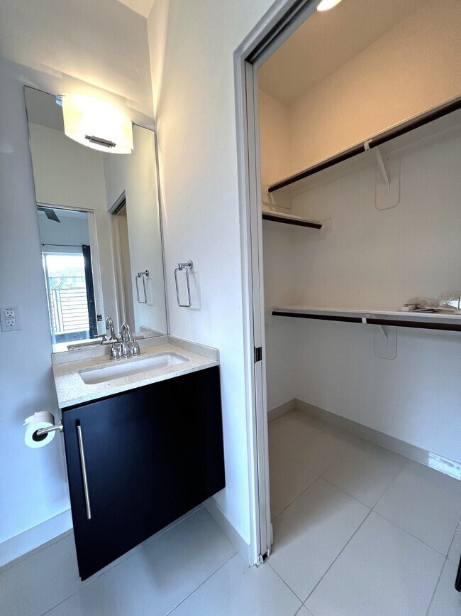 Building Photo - 1524 Blodgett St