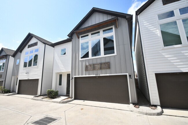 Building Photo - 5904 Gardendale Dr