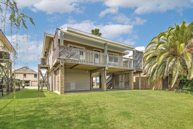 Building Photo - 505 Pompano St