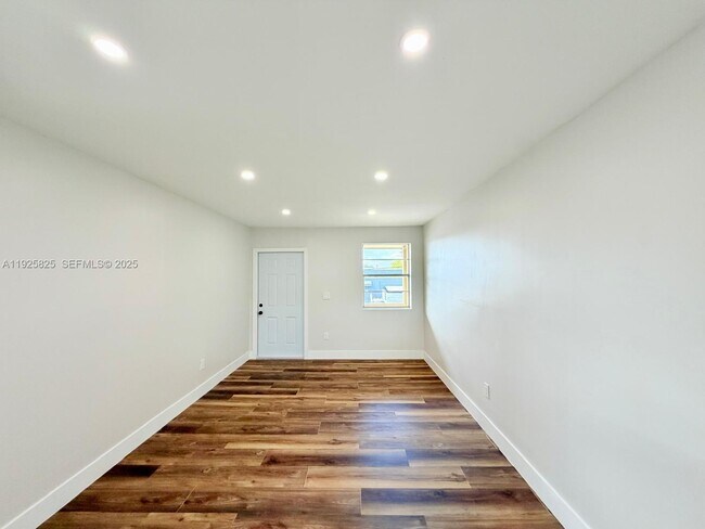 Building Photo - 4801 NW 33rd Ave