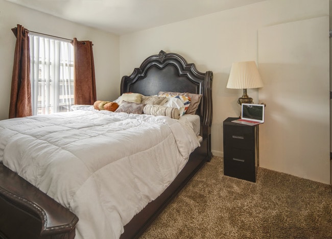 Allison Pointe apartments — community photo - Allison Pointe