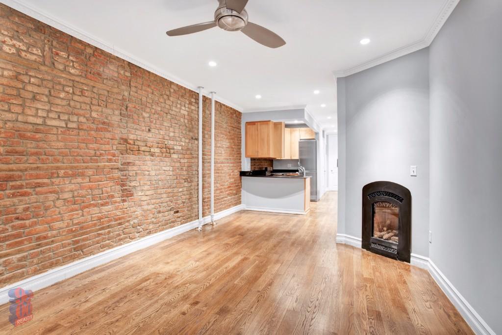Building Photo - 277 E 10th St