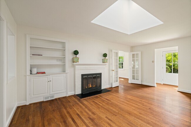 Building Photo - 6900 Mt Daniel Dr
