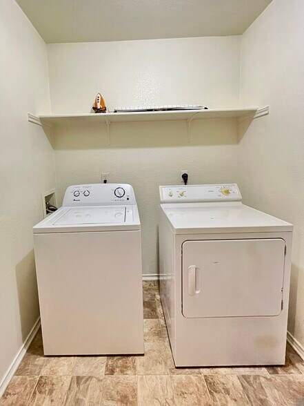 Building Photo - 4409 Abigail Dr