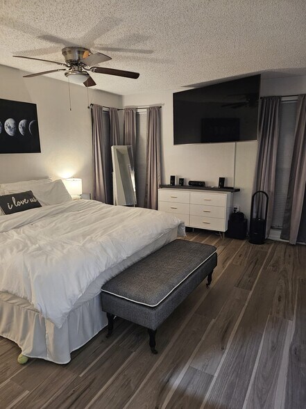 Building Photo - 3648 Boca Ciega Dr