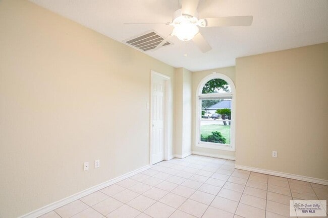 Building Photo - 709 Avenida Morelos
