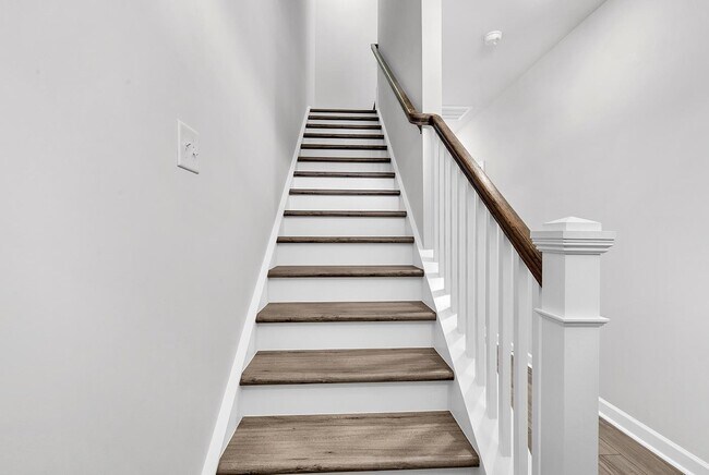 Building Photo - 408 Ireland Way