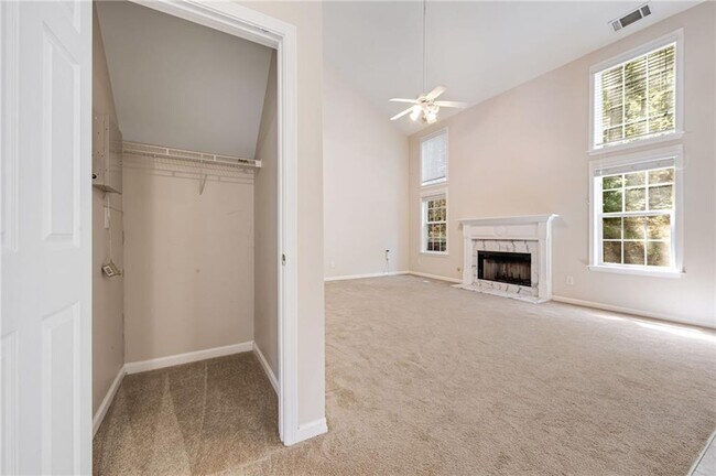 Building Photo - 3852 Roxfield Dr NE