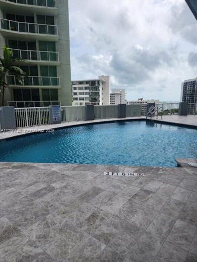 Building Photo - 170 SE 14th St