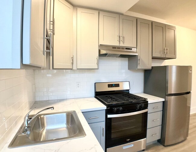 Building Photo - RENOVATED and Private. DISHWASHER, ON-SITE LAUNDRY, HARDWOOD!