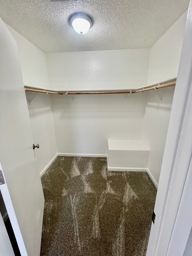 Building Photo - 204 Rockwood Dr