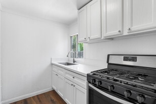 Building Photo - 4159 Larchwood Plz