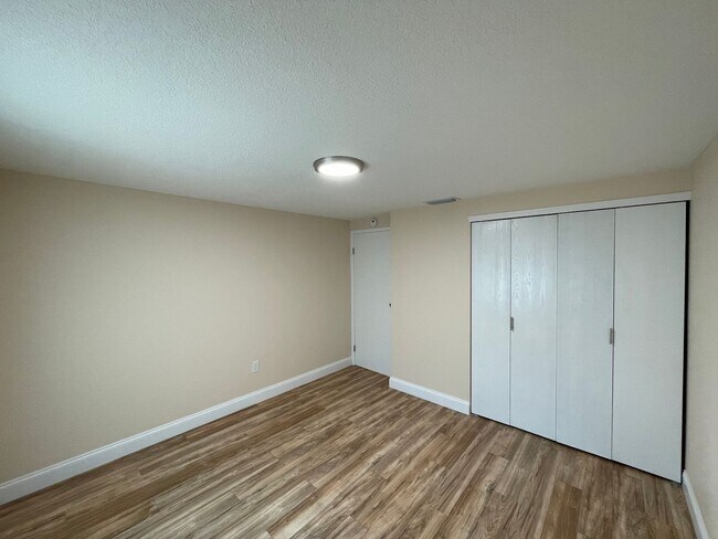 Building Photo - Newly Renovated 2BR/2BA Apopka Home with Spacious Fenced in Yard!!