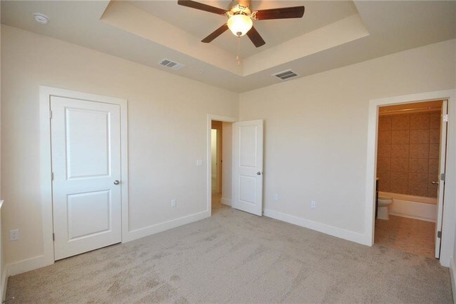 Building Photo - 2222 Creekside Ln
