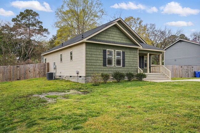 Building Photo - AVAILABLE NOW!  LIKE NEW! Cute One-Story R...