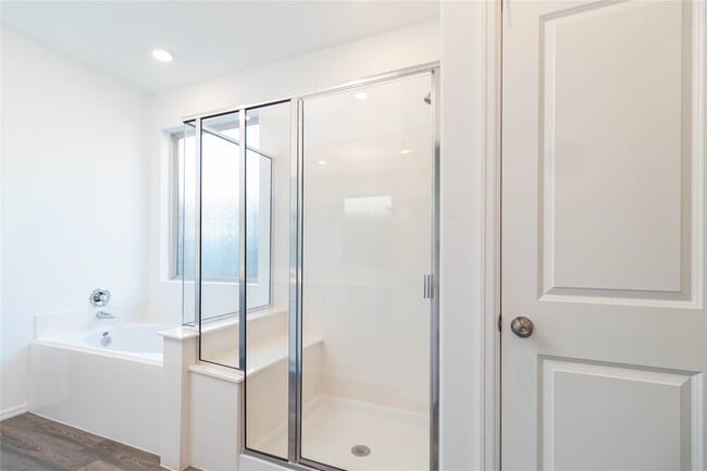 Building Photo - 9411 Clearwater Bluff Ln