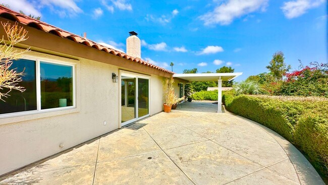 Building Photo - Amazing Location & Sprawling Country Livin...