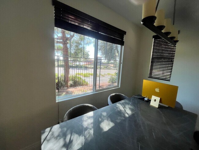 Building Photo - Spacious 4 Bed | 2-Story Townhome in Lake Pointe near Eastlake Vistas