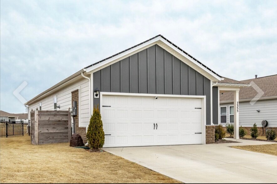 Building Photo - 7355 Lang Ave