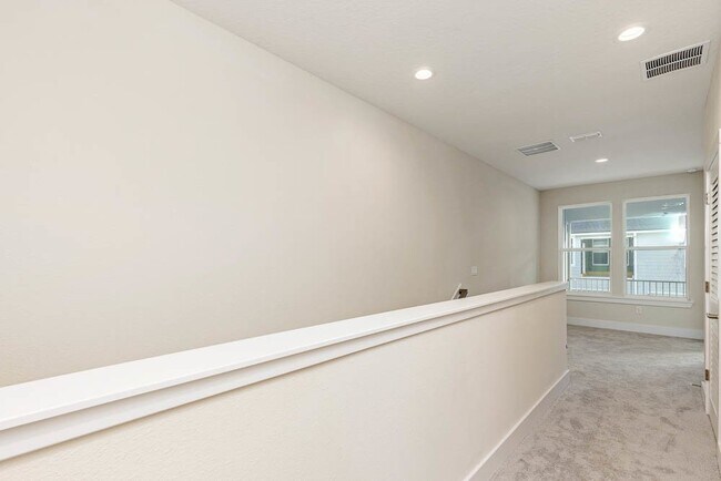Building Photo - Nocatee Townhouse in West End!