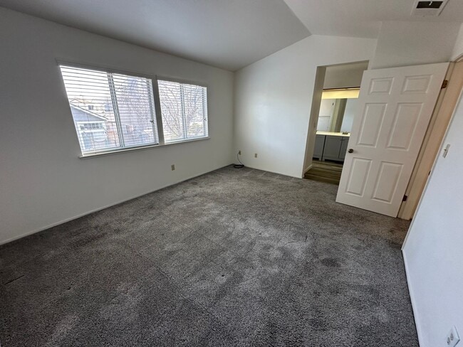 Building Photo - Beautiful 4 Bedroom, 2.5 Bath Tracy Home