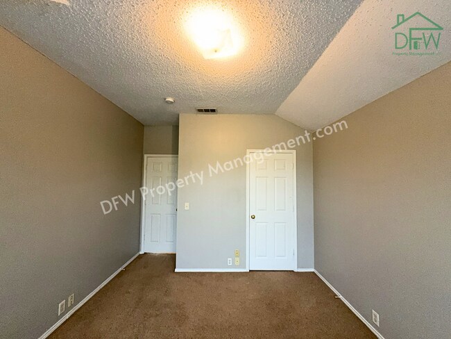 Building Photo - Spacious 5-Bedroom, 3.5-Bathroom Home for Lease in Denton, TX