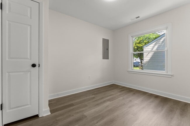 Building Photo - 2918 Lynhaven Ave